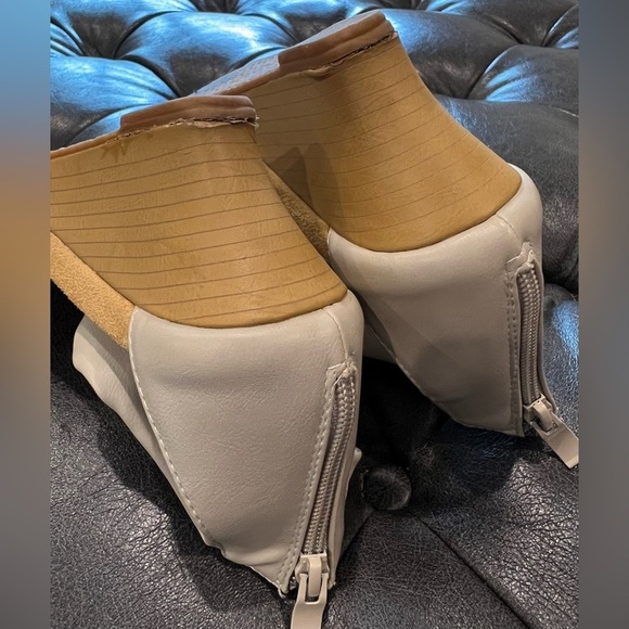 Patrizia by Spring Step Cream T-Strap Wedge With Beautiful Flower Accents Size 9 - Picture 9 of 9